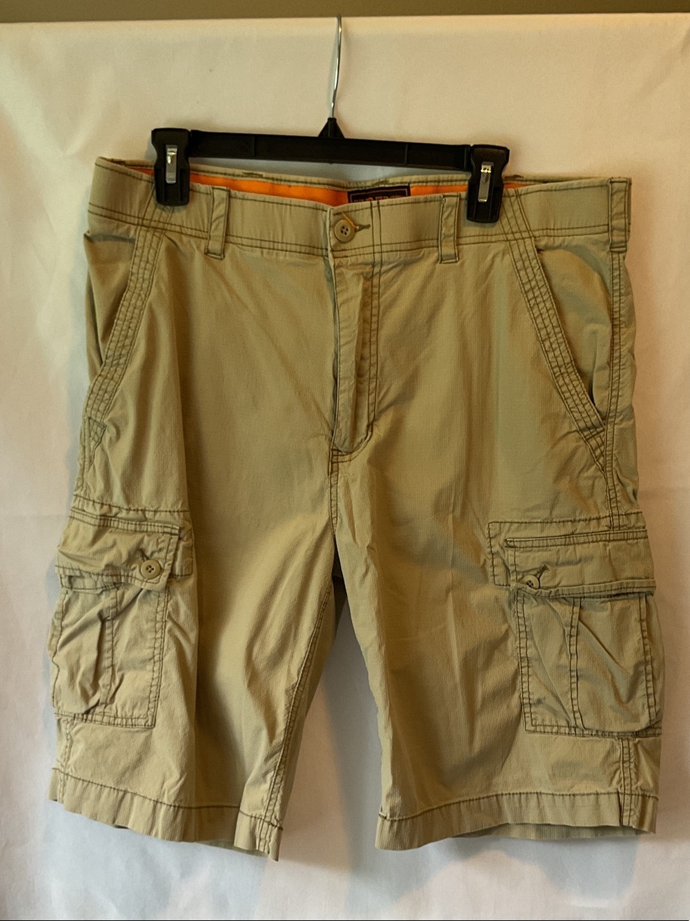 Men's Beige Cargo Shorts - Casual Utility Style